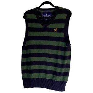 American Eagle men’s sweater vest vintage fit.